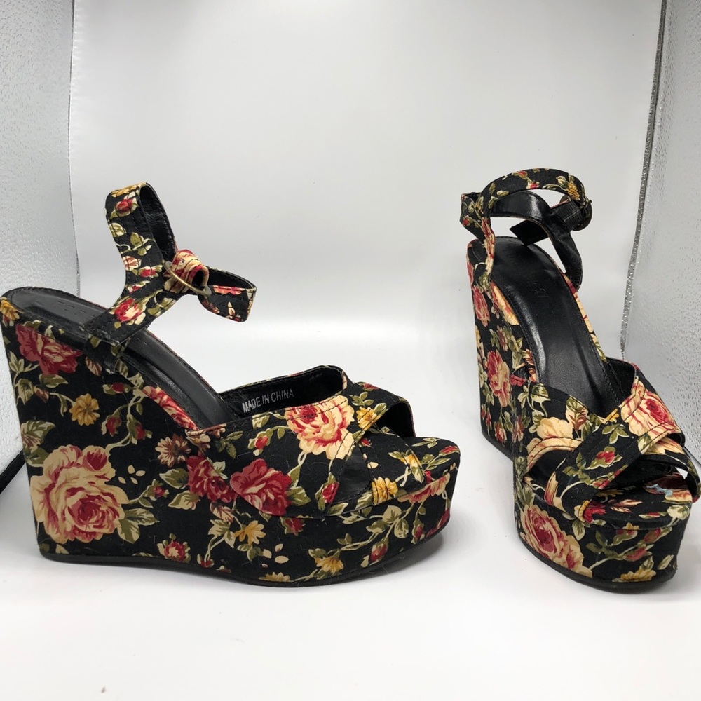 New floral wedges